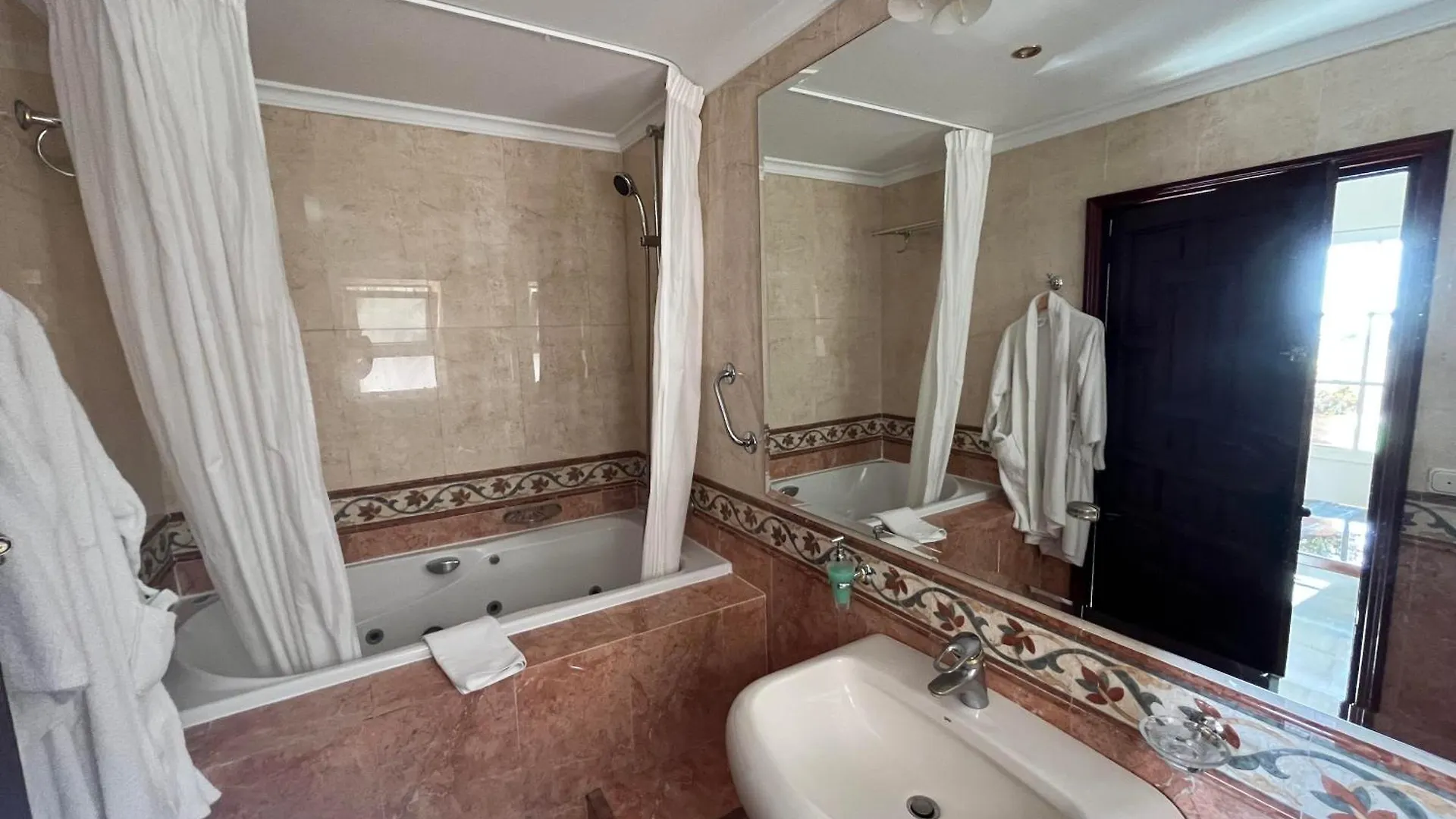 Hotel Paraiso Del Mar 2*, Nerja